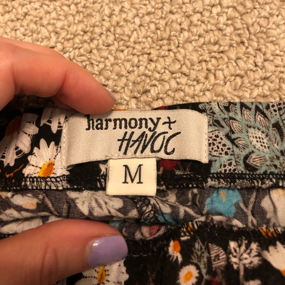 Harmony + havoc shorts - Picture 3 of 4